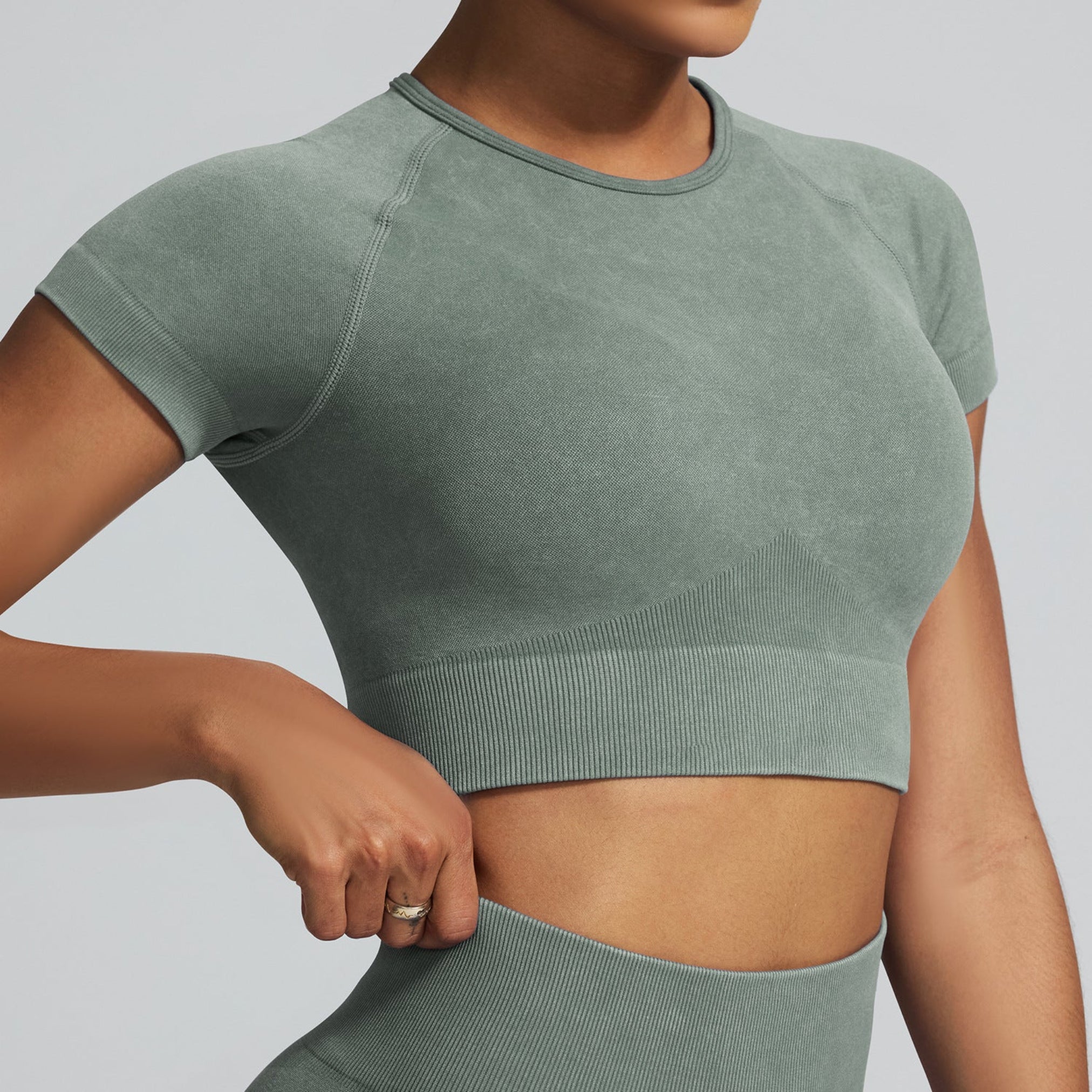 Short-sleeved Yoga Set with Joggers, Tight-Fitting Gym Clothing, Moisture Wicking Sportswear for Running, Fitness, Dance